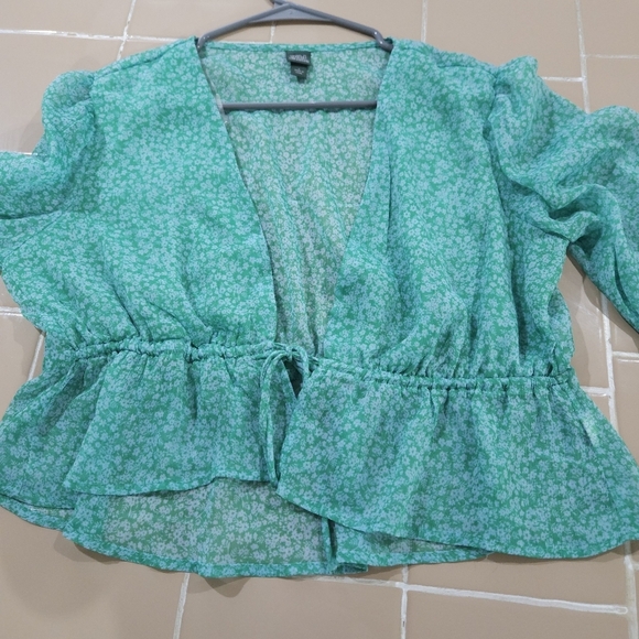 Wild Fable green sheer floral tie-front crop top. Size L - Picture 6 of 7